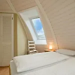 Ferienhaus Südkugel - Kugelhaus In ökologischer Bauweise Am Tollensesee *