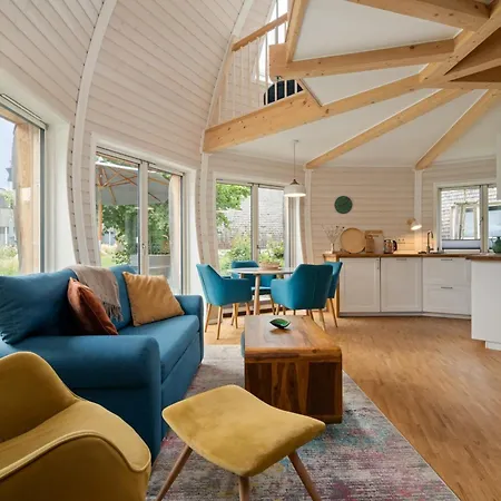 Ferienhaus Südkugel - Kugelhaus In ökologischer Bauweise Am Tollensesee *